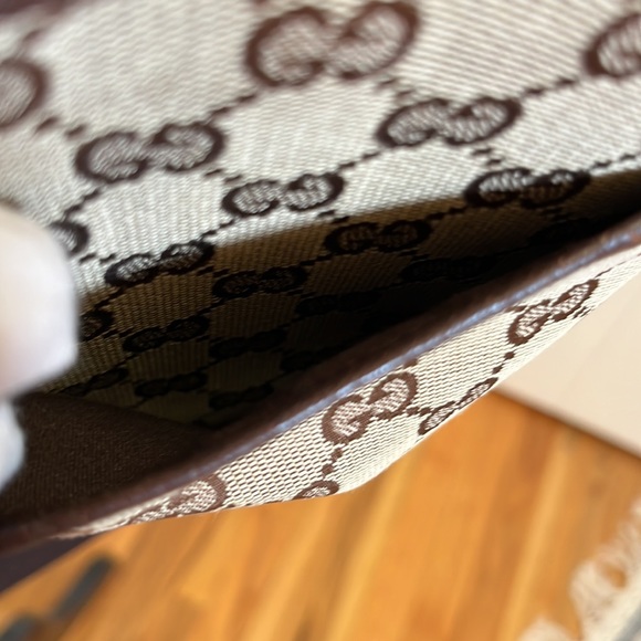 Gucci Crossbody Pouch - Picture 4 of 16